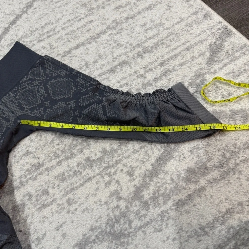 Lululemon Grey In The Flow Crop II